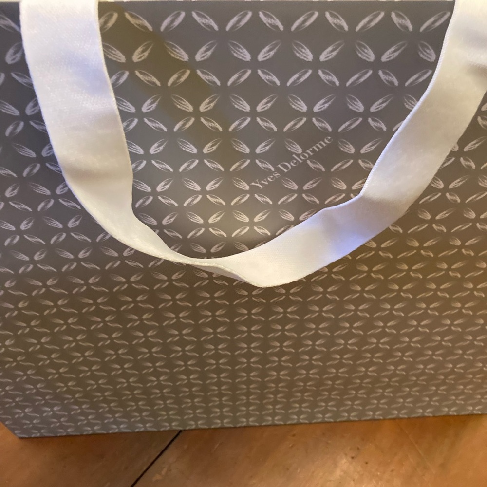 Yves Delorme Paris Fine French linen co. paper shopping tote with white ribbon